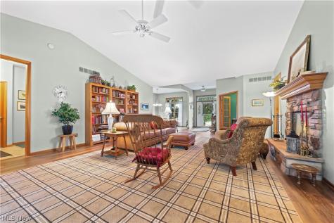 2011 E Swan Lake Circle Kent OH 44240