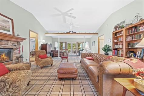 2011 E Swan Lake Circle Kent OH 44240