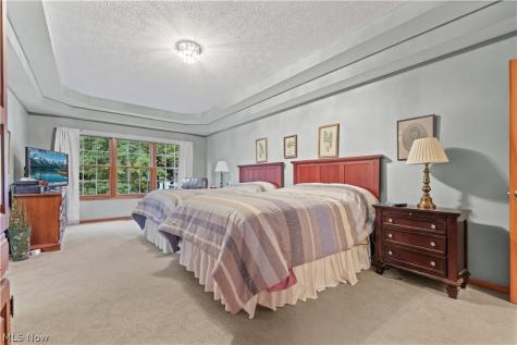 2011 E Swan Lake Circle Kent OH 44240