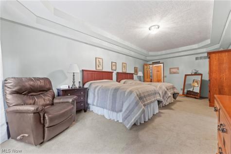 2011 E Swan Lake Circle Kent OH 44240