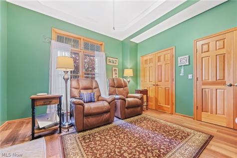 2011 E Swan Lake Circle Kent OH 44240