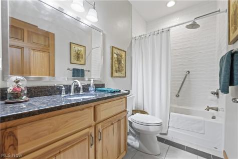 2011 E Swan Lake Circle Kent OH 44240
