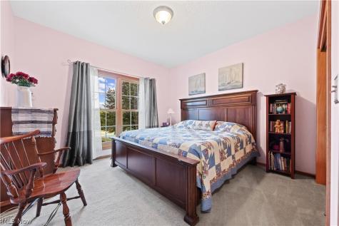 2011 E Swan Lake Circle Kent OH 44240