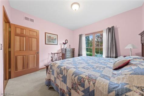2011 E Swan Lake Circle Kent OH 44240