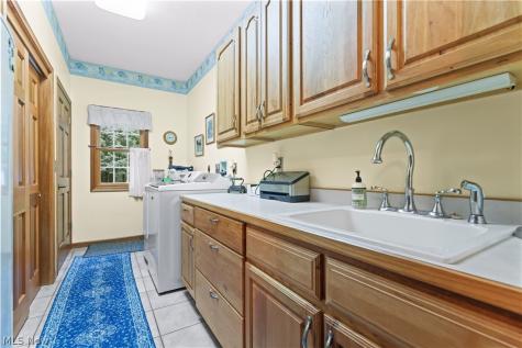 2011 E Swan Lake Circle Kent OH 44240