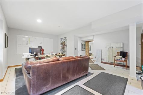 2011 E Swan Lake Circle Kent OH 44240