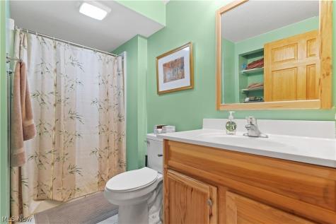 2011 E Swan Lake Circle Kent OH 44240