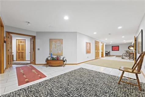 2011 E Swan Lake Circle Kent OH 44240
