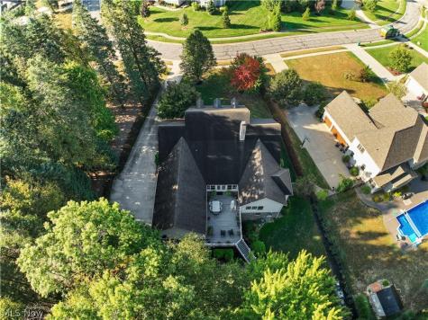 2011 E Swan Lake Circle Kent OH 44240