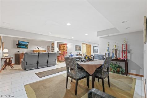 2011 E Swan Lake Circle Kent OH 44240