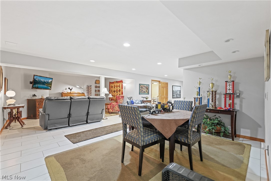 2011 E Swan Lake Circle Kent OH 44240