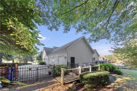 2011 E Swan Lake Circle Kent OH 44240