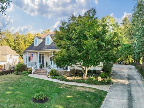 2011 E Swan Lake Circle Kent OH 44240