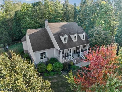 2011 E Swan Lake Circle Kent OH 44240