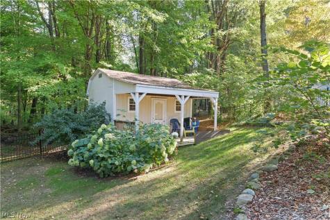2011 E Swan Lake Circle Kent OH 44240