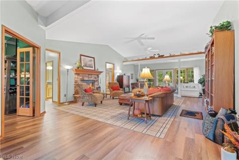 2011 E Swan Lake Circle Kent OH 44240