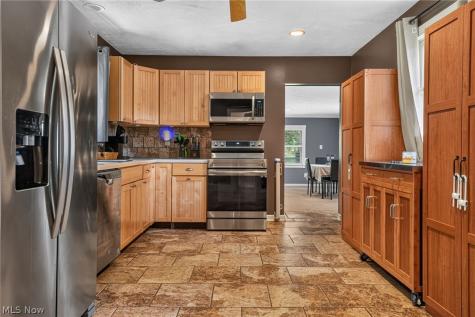 15414 Lakeshore Drive Burton OH 44021