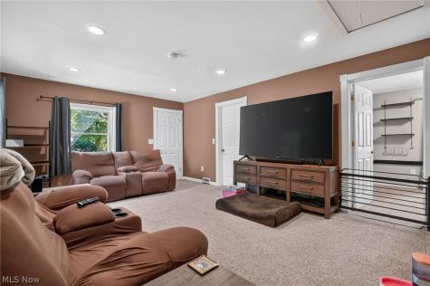 15414 Lakeshore Drive Burton OH 44021