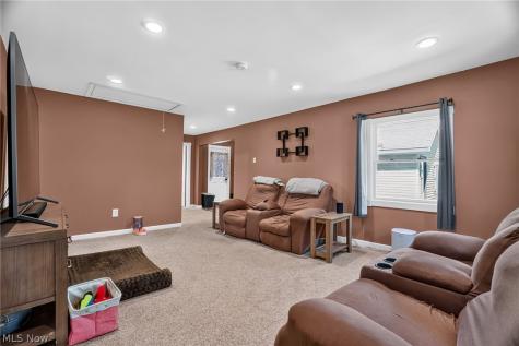 15414 Lakeshore Drive Burton OH 44021