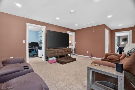 15414 Lakeshore Drive Burton OH 44021