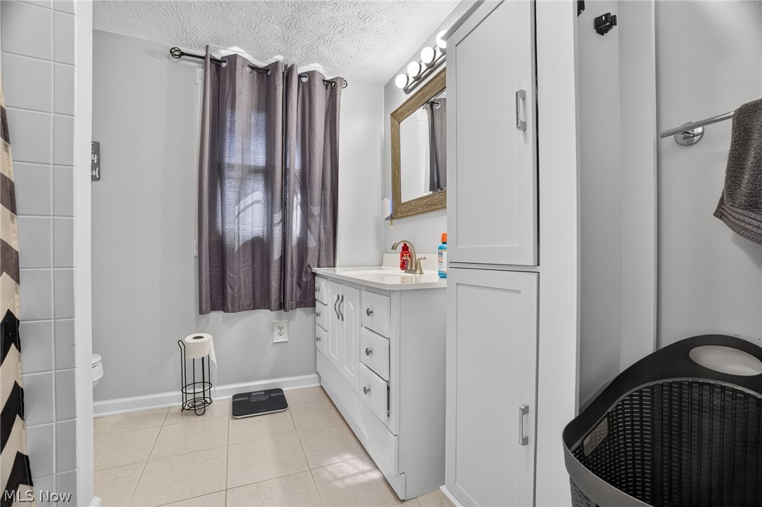 15414 Lakeshore Drive Burton OH 44021