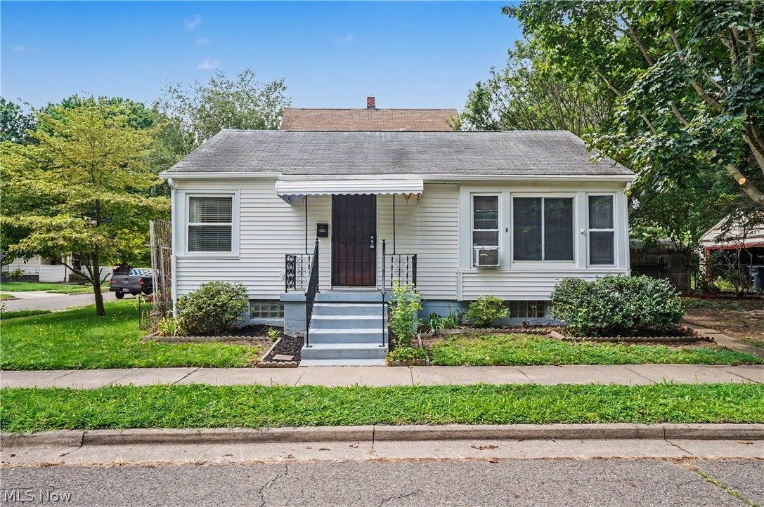 1761 Marks Avenue Akron OH 44305