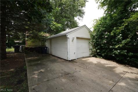1761 Marks Avenue Akron OH 44305