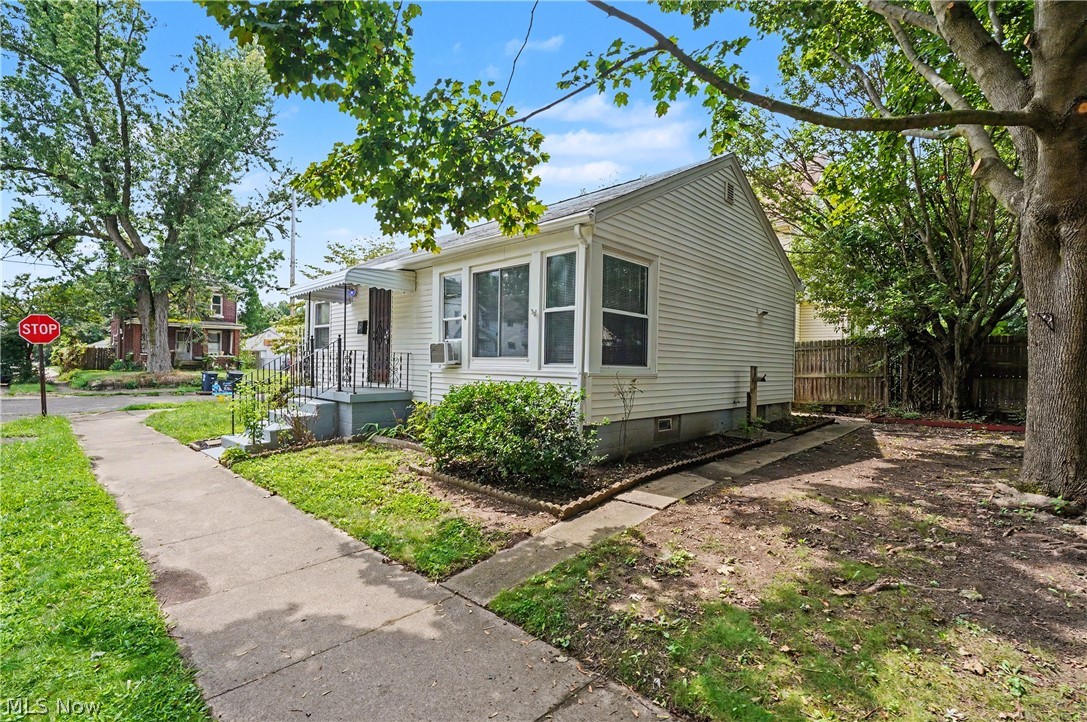 1761 Marks Avenue Akron OH 44305