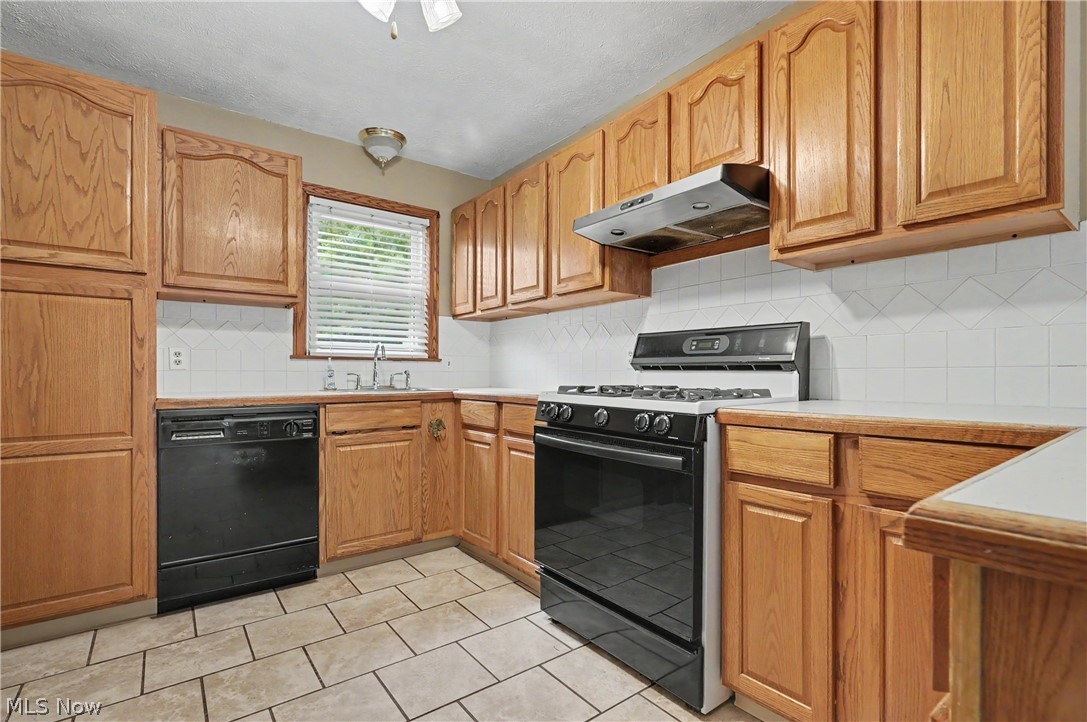 1761 Marks Avenue Akron OH 44305