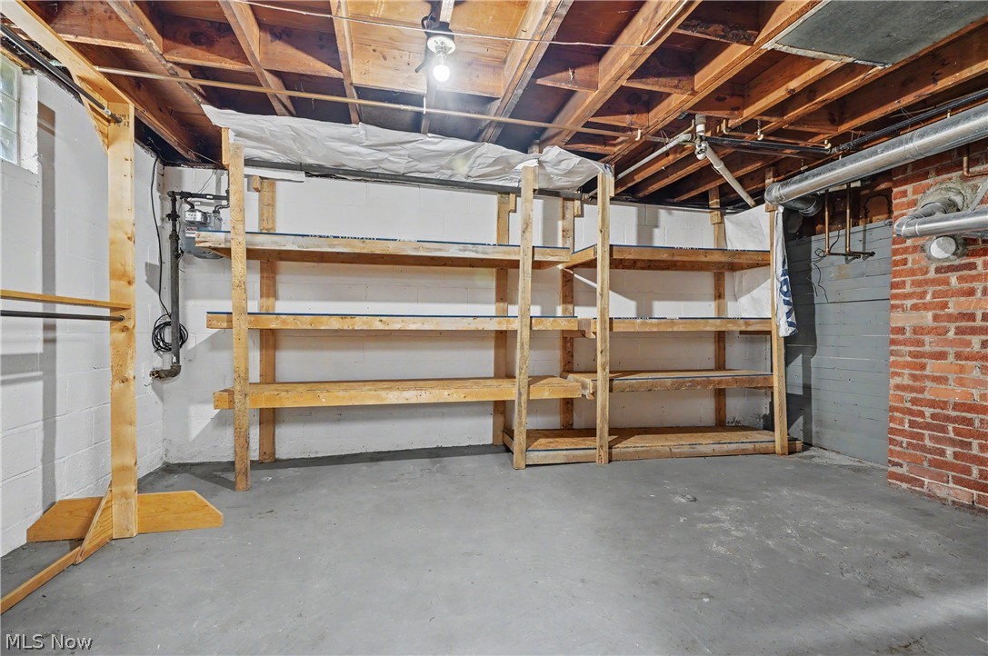 1761 Marks Avenue Akron OH 44305