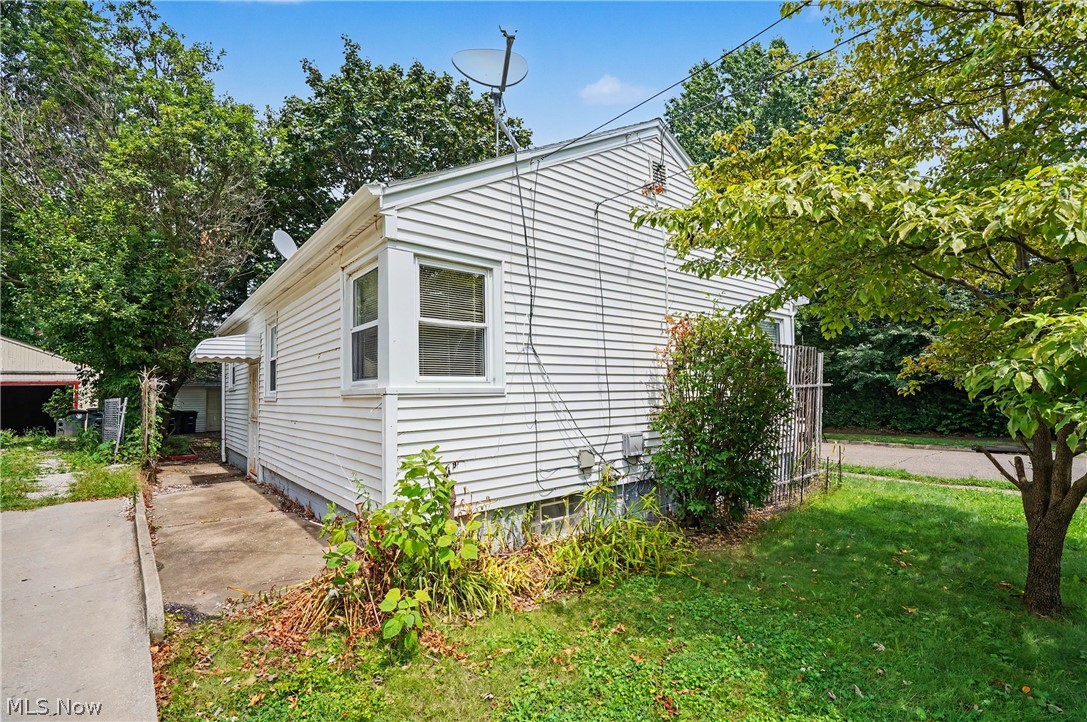1761 Marks Avenue Akron OH 44305