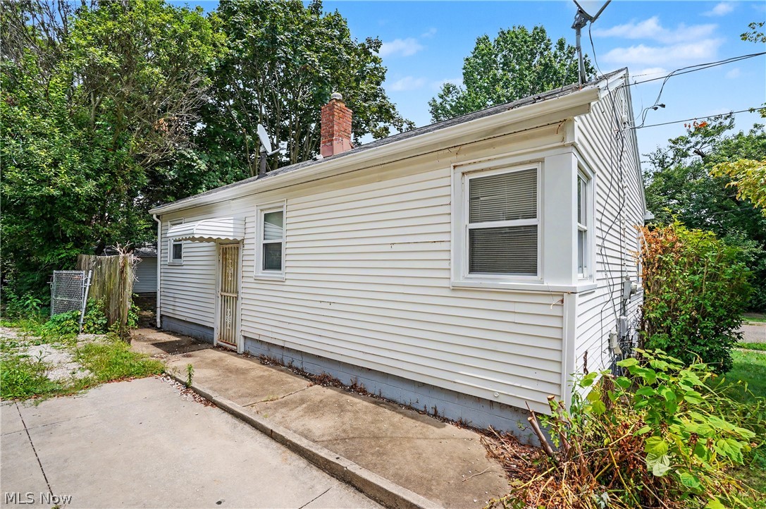1761 Marks Avenue Akron OH 44305