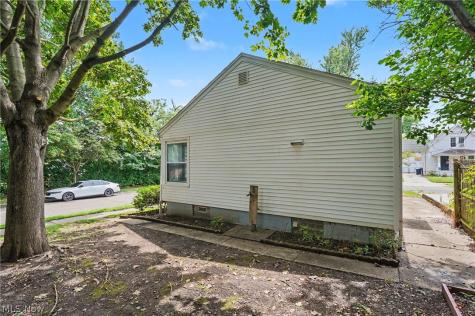 1761 Marks Avenue Akron OH 44305