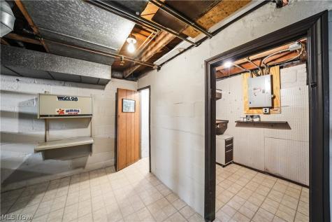 5141 W 8th Street Brooklyn Heights OH 44131