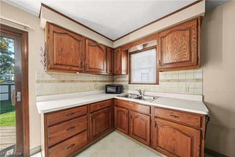 5141 W 8th Street Brooklyn Heights OH 44131