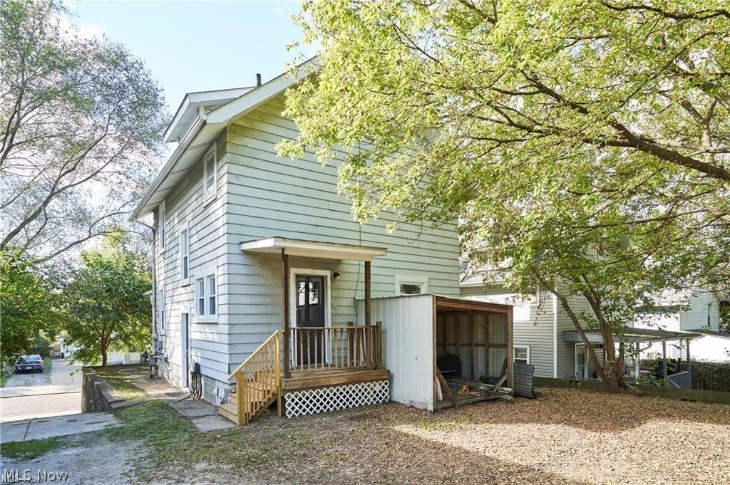 1181 Pondview Avenue Akron OH 44305