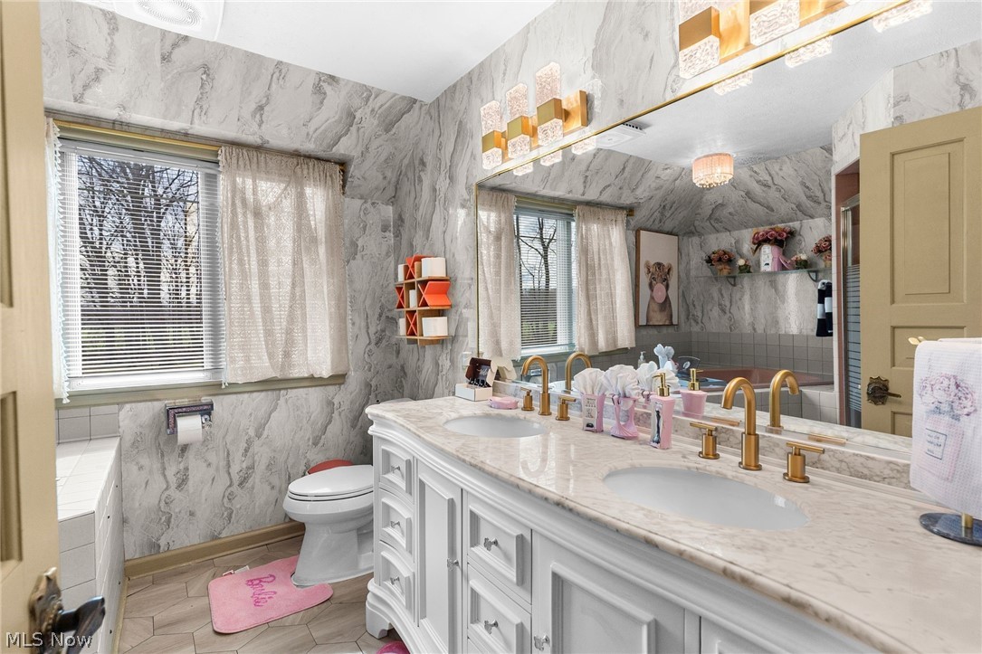 1969 Twin Oaks Drive Girard OH 44420