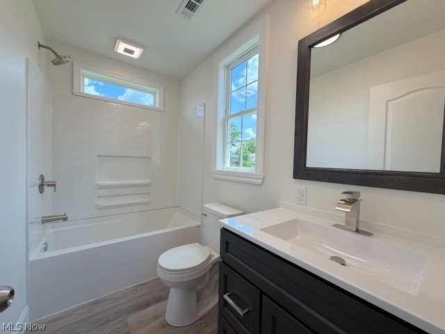 131 W 10th Street Uhrichsville OH 44683