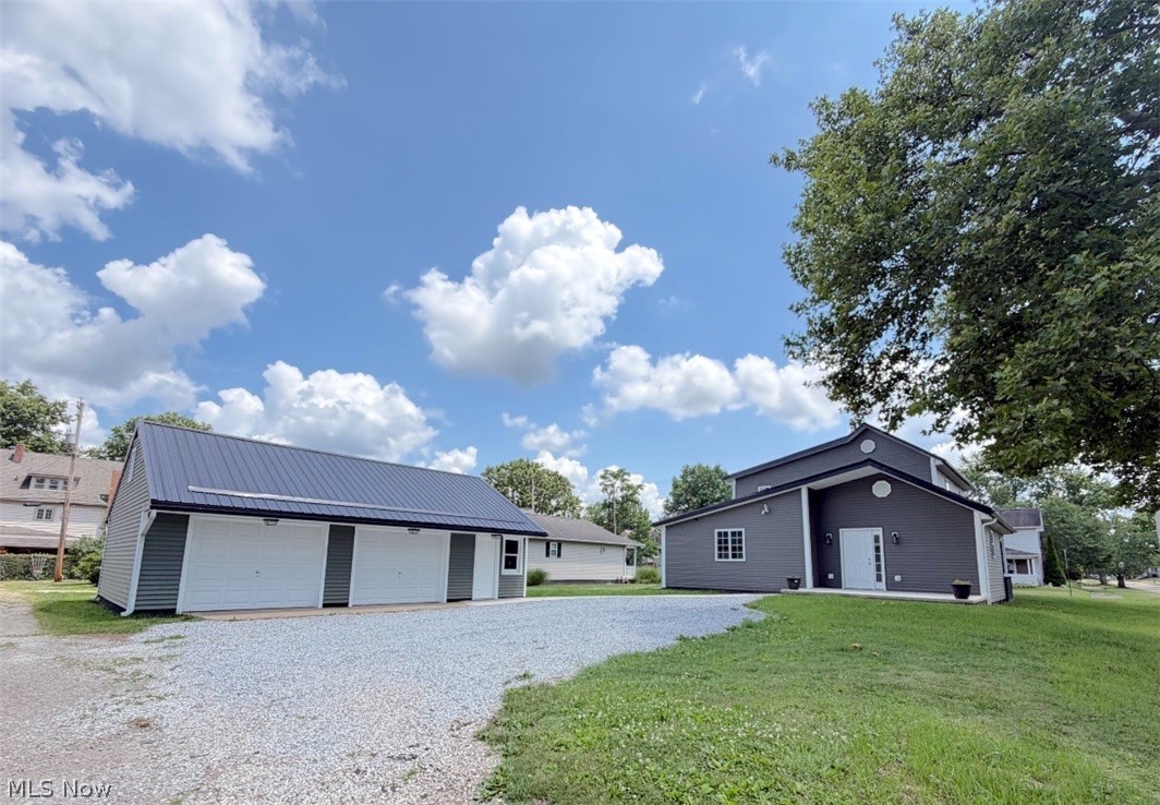 131 W 10th Street Uhrichsville OH 44683
