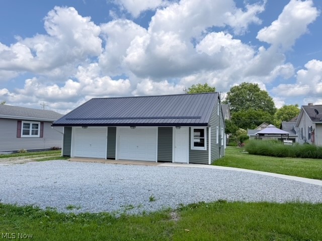 131 W 10th Street Uhrichsville OH 44683