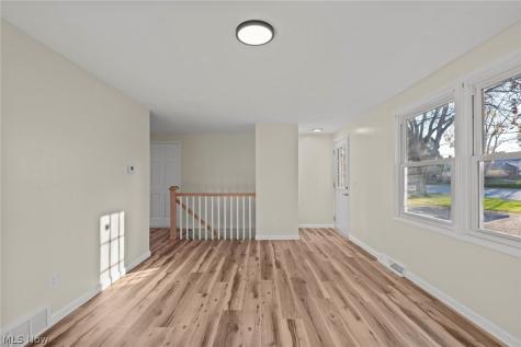 8266 Arlington Avenue NW North Canton OH 44720