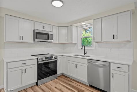 8266 Arlington Avenue NW North Canton OH 44720