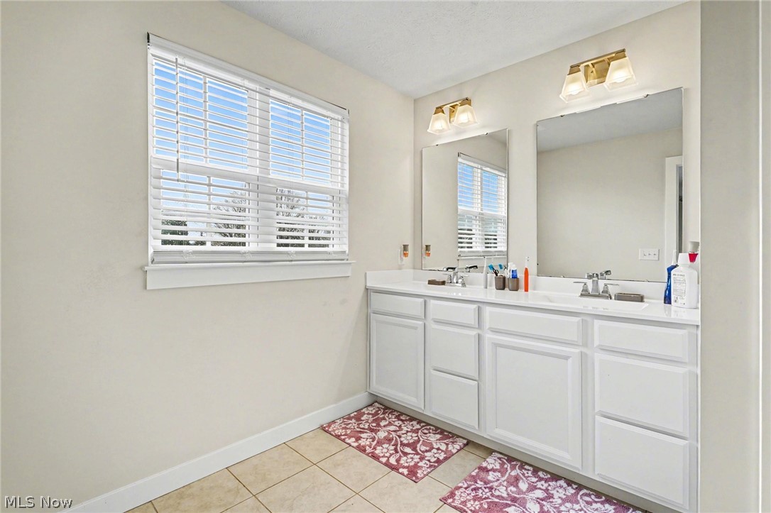 3268 Stoneleigh Road NE Canton OH 44721
