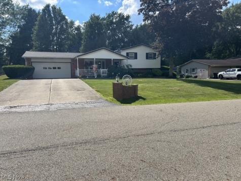 8639 Candlewood Avenue NW North Canton OH 44720