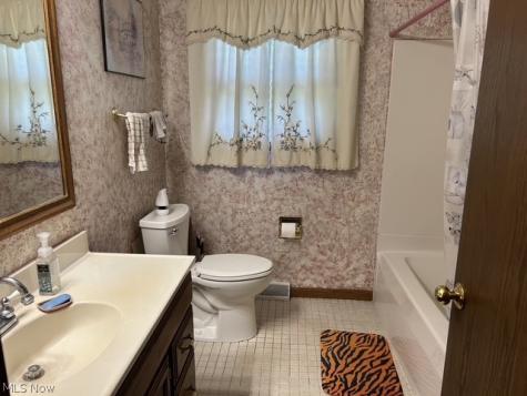 8639 Candlewood Avenue NW North Canton OH 44720