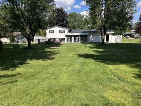 8639 Candlewood Avenue NW North Canton OH 44720
