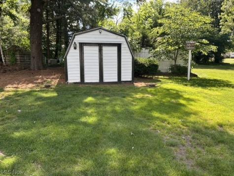 8639 Candlewood Avenue NW North Canton OH 44720