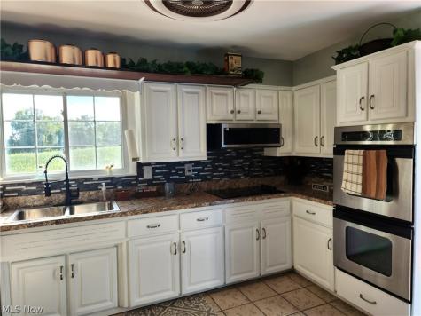 5261 Dailey Road New Franklin OH 44319