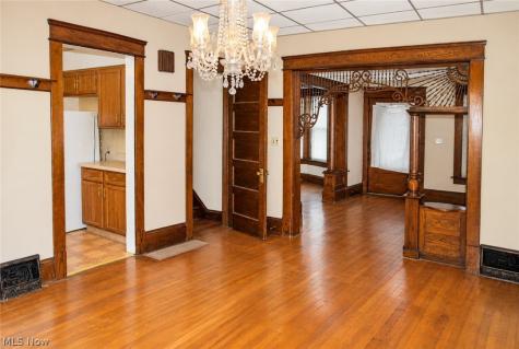 2070 W 100th Street Cleveland OH 44102