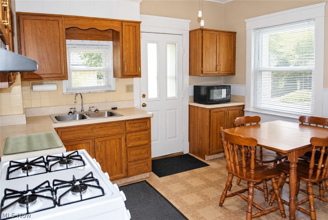 2070 W 100th Street Cleveland OH 44102
